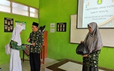 MTs SALAFIYAH AL MUTTAQIN SANTUNI ANAK YATIM DI BULAN MUHARRAM INI